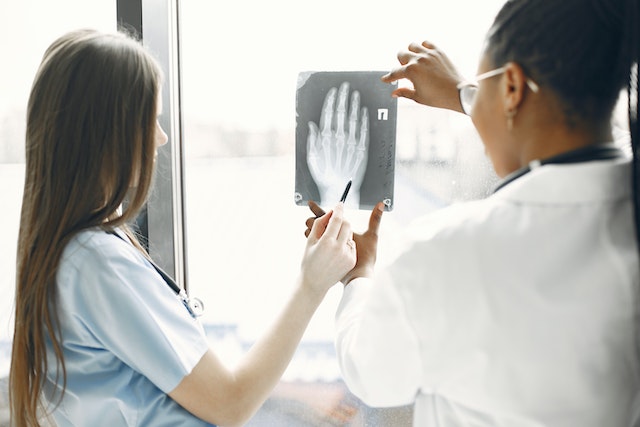 How Does Working With a Teleradiology Company Enhance Diagnostic Accuracy?